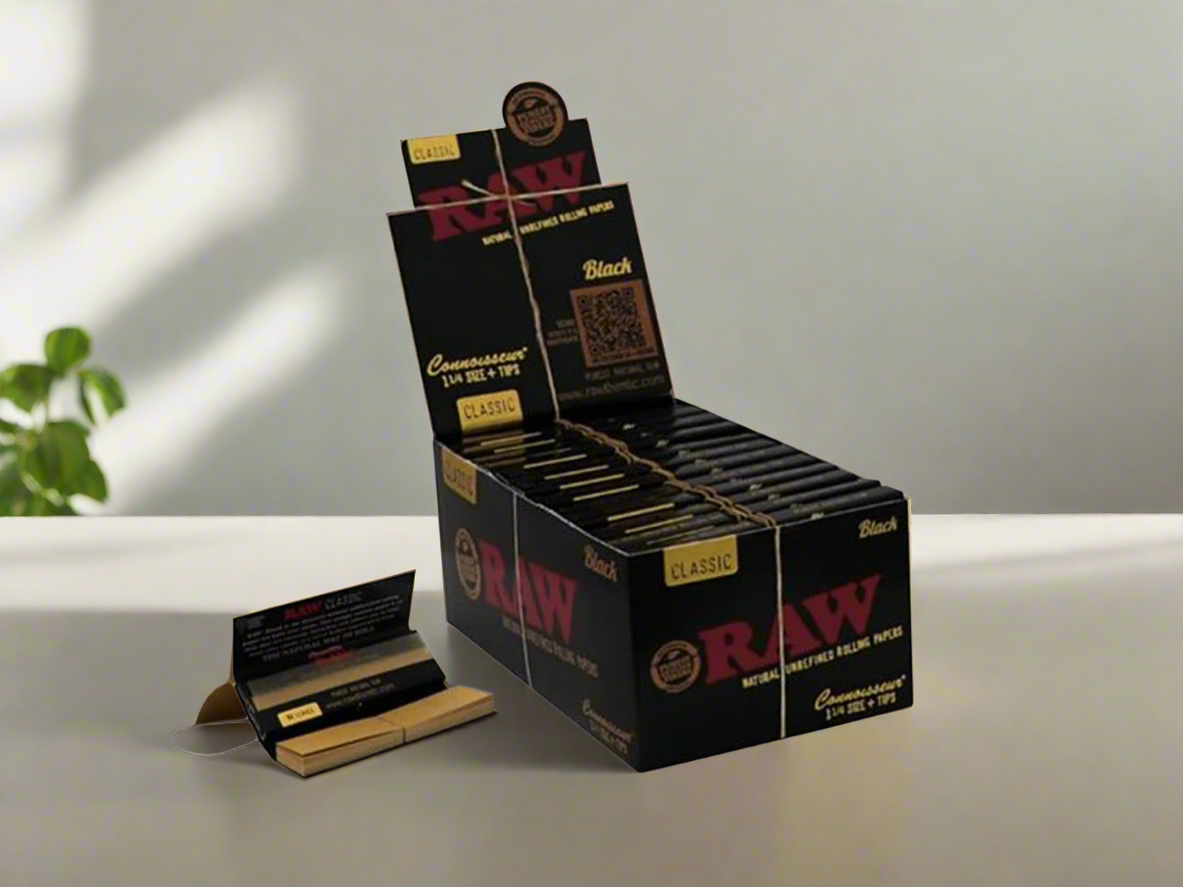 Raw Rolling Papers Connoisseur 1 1/4 Size + Tips