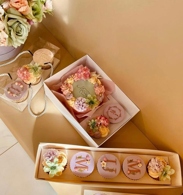 Luxury Personalised Flower Bouquet Balloons Bento Cakes & Cupcakes Gift Set