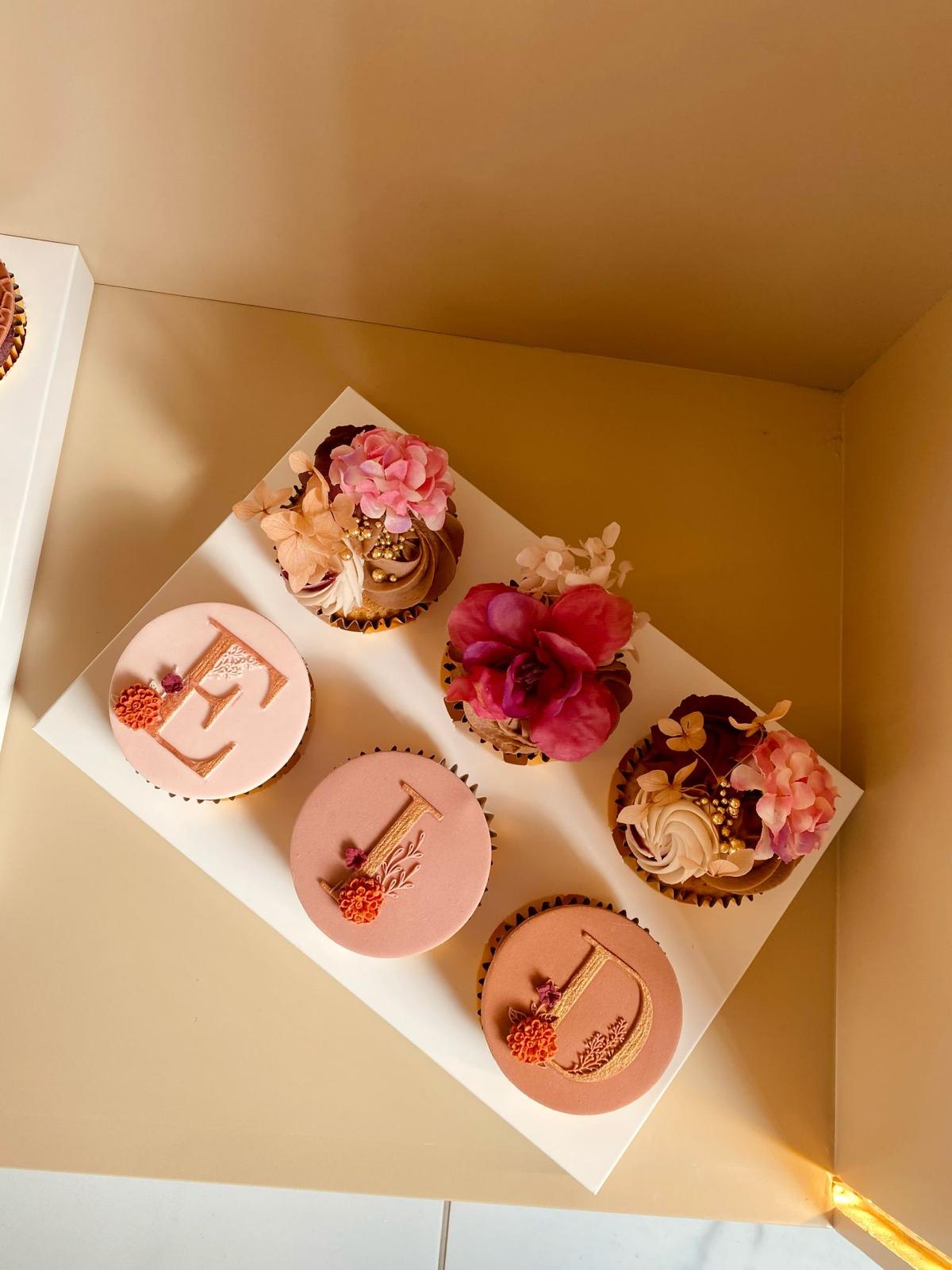 Luxury Personalised Flower Bouquet Balloons Bento Cakes & Cupcakes Gift Set