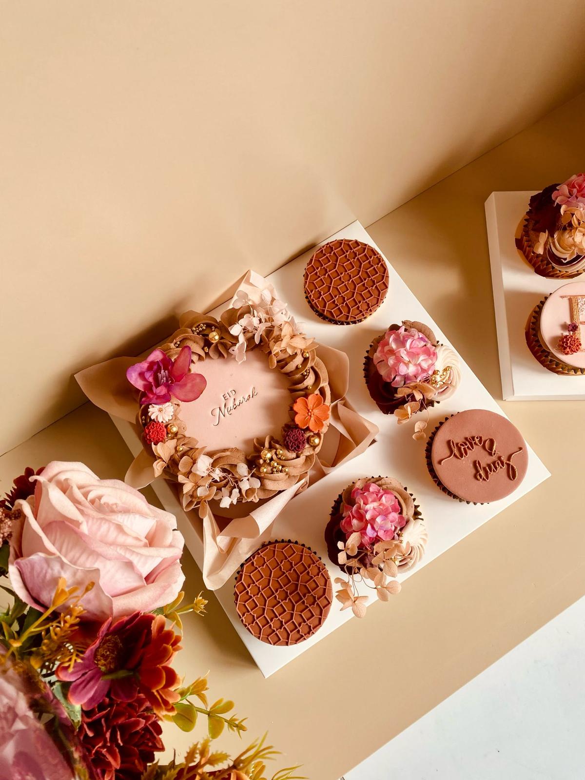 Luxury Personalised Flower Bouquet Balloons Bento Cakes & Cupcakes Gift Set