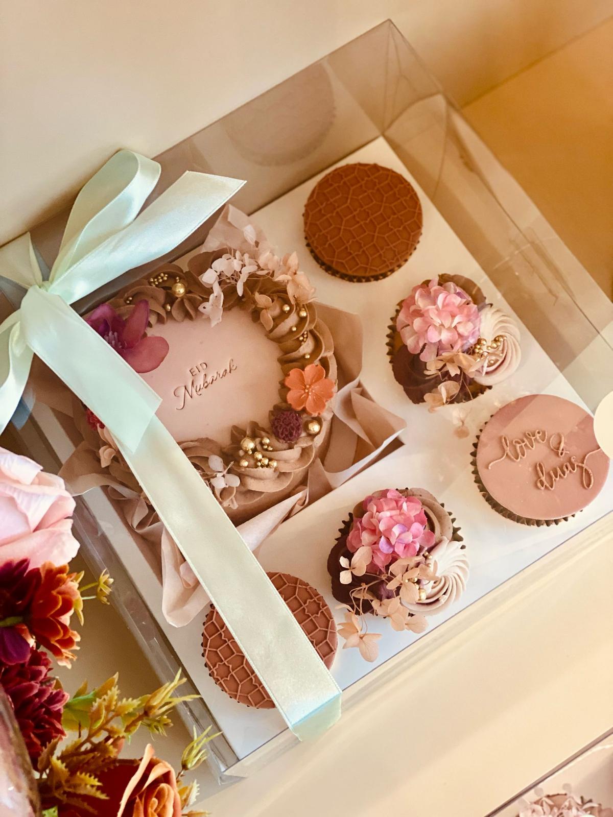 Luxury Personalised Flower Bouquet Balloons Bento Cakes & Cupcakes Gift Set