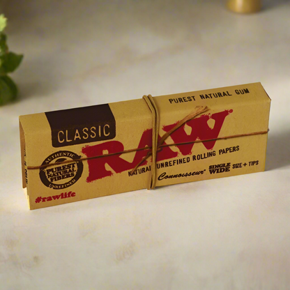 Raw Papers Connoisseur Single Wide Size + Tips (Pack of 24)