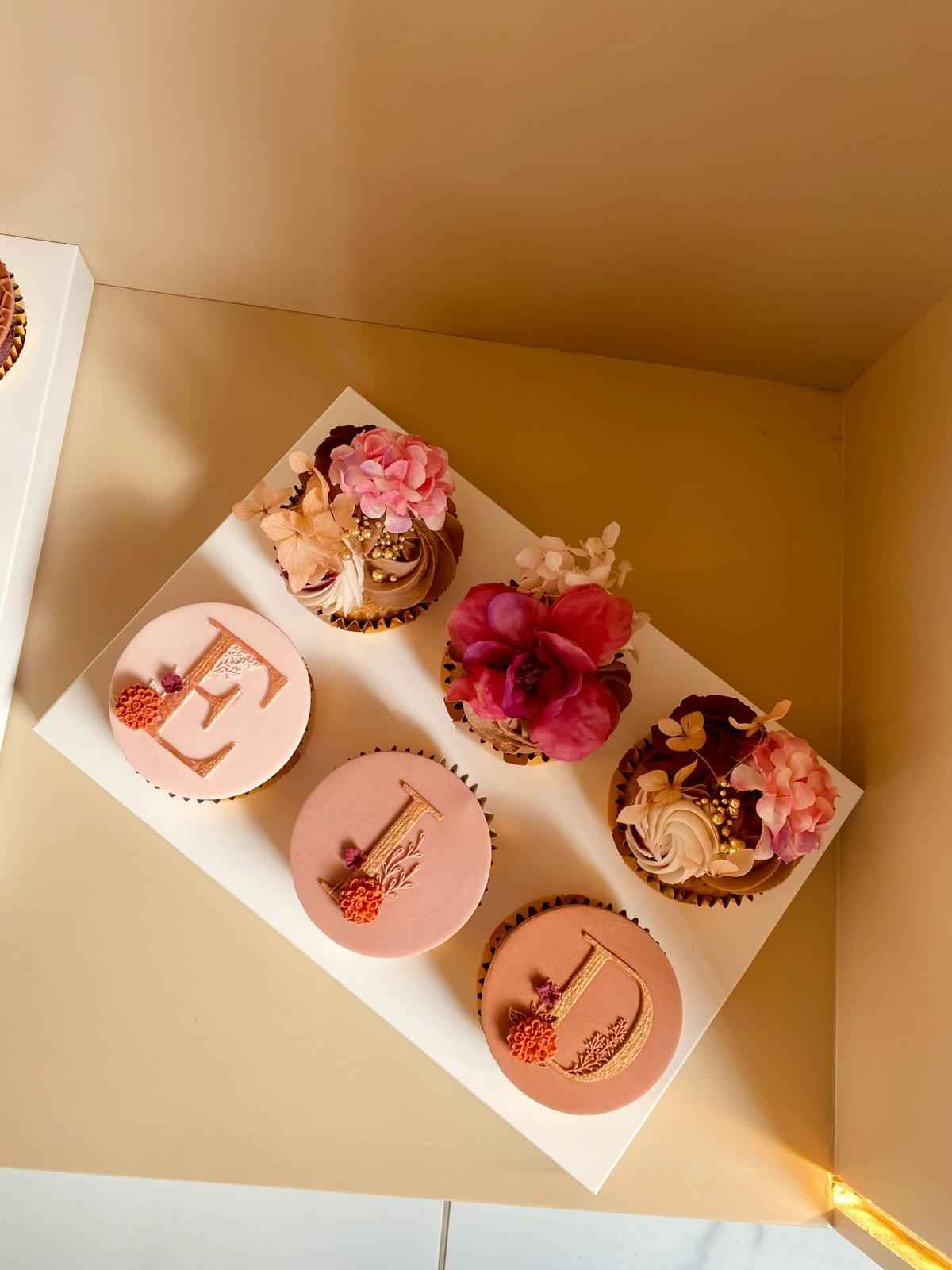 Luxury Personalised Flower Bouquet Balloons Bento Cakes & Cupcakes Gift Set